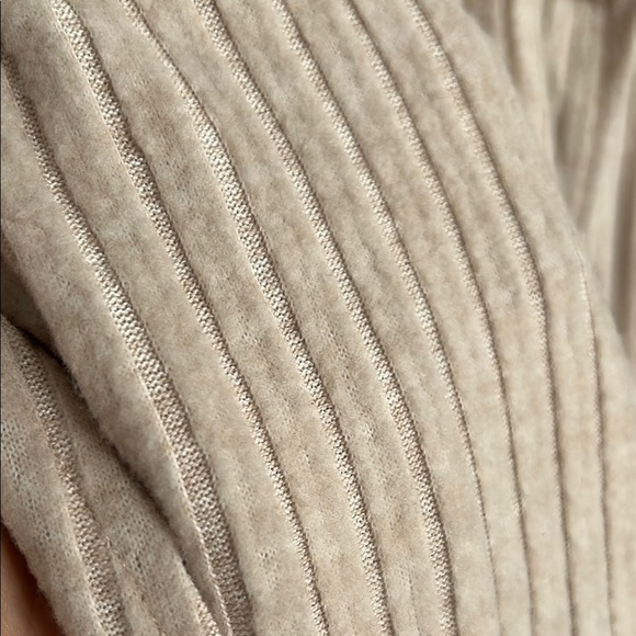 Elegant Cream Ribbed Knit Set - Picture 12 of 12